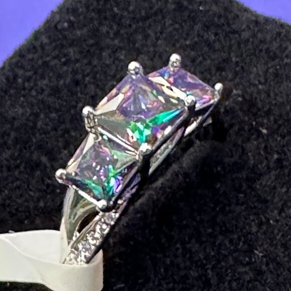 Silver-Tone Ring w/3 Emerald Cut “Mystic” Prong-Set Crystals.  Size 9. - Picture 10 of 15
